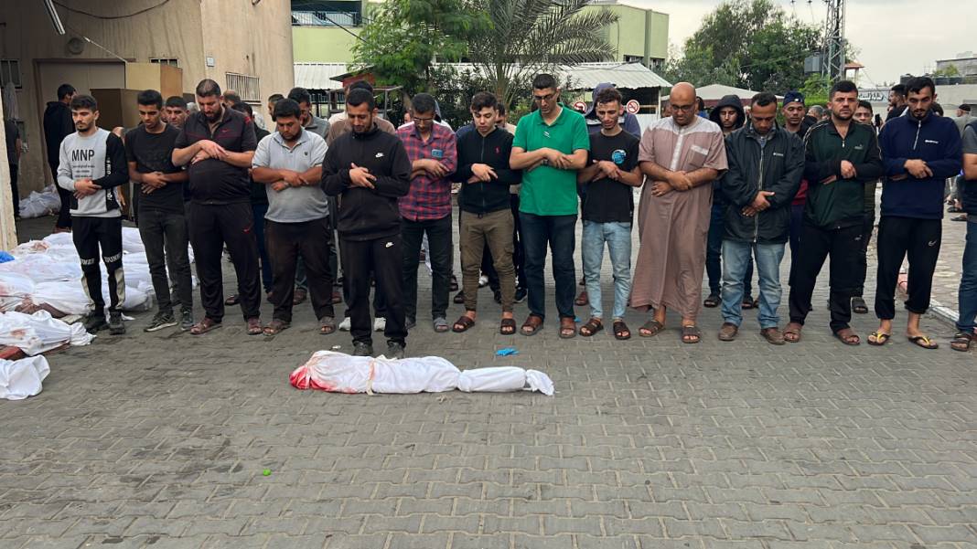 Savaşın 39. gününde acı katlanıyor! Mezarlığa dönen Gazze'den kareler... 2